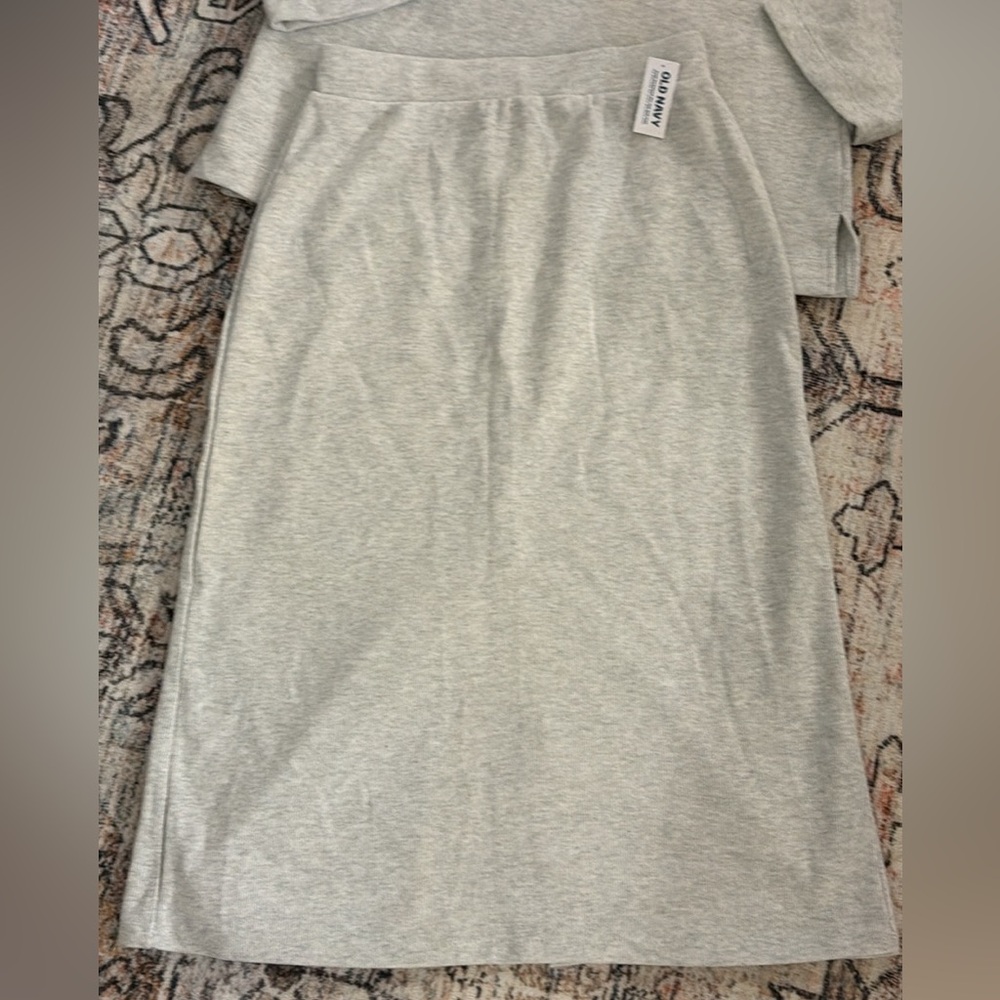 Old Navy Grey Matching Skirt and Top Set - Picture 5 of 9